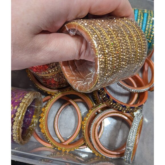 Assorted Glitter And Rhinestone Bangles In Plastic Box - Picture 8 of 8